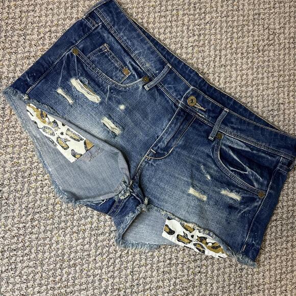 Cute low rise &denim leopard print sparkly jean shorts - Picture 3 of 5
